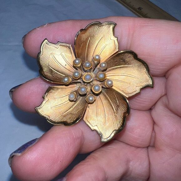 Vintage MCM Gold Tone AND Faux Pearl Brooch - Picture 1 of 8